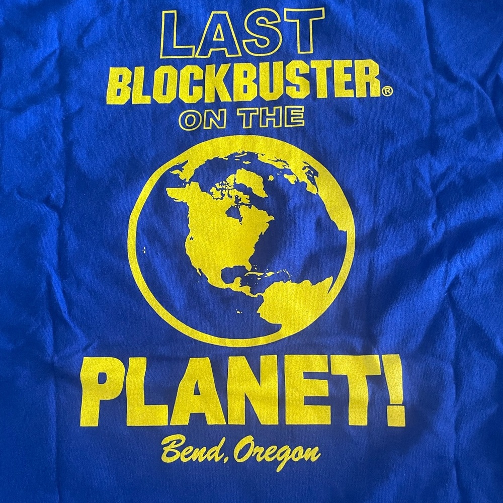 Blockbuster t-shirt size large - Picture 2 of 2